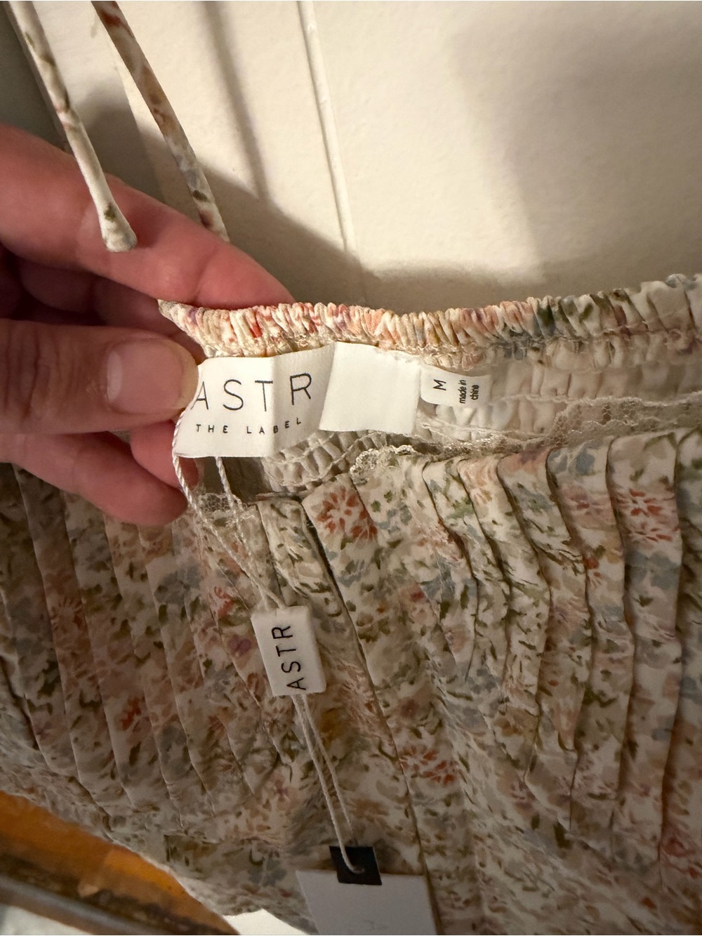 NWT Astr Floral Puff-Sleeve Smocked Square-Neck Top - Cream Multicolor - Picture 3 of 4